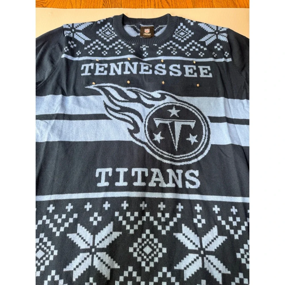 NFL Team Apparel Tennessee Titans Light Up Holiday Sweater Mens Large Navy Blue